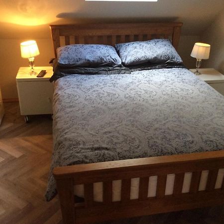 2 Bedroom Furnished Apartment In A Rural Position Стоун Экстерьер фото