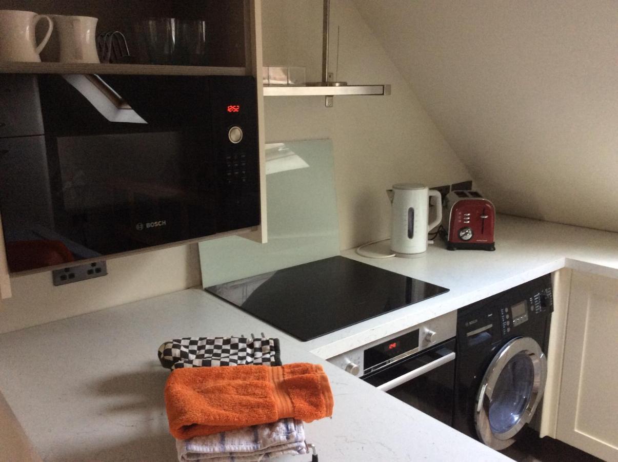 2 Bedroom Furnished Apartment In A Rural Position Стоун Экстерьер фото