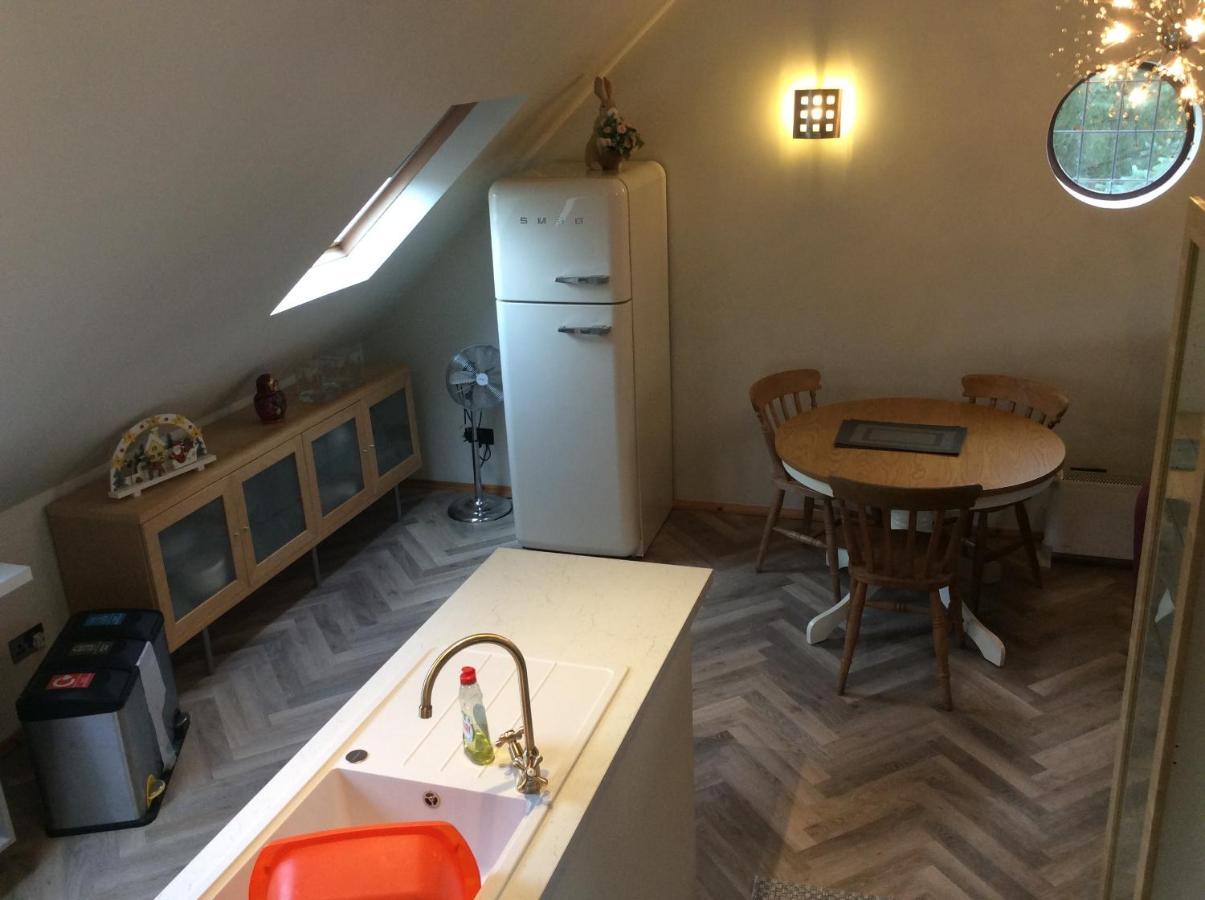 2 Bedroom Furnished Apartment In A Rural Position Стоун Экстерьер фото